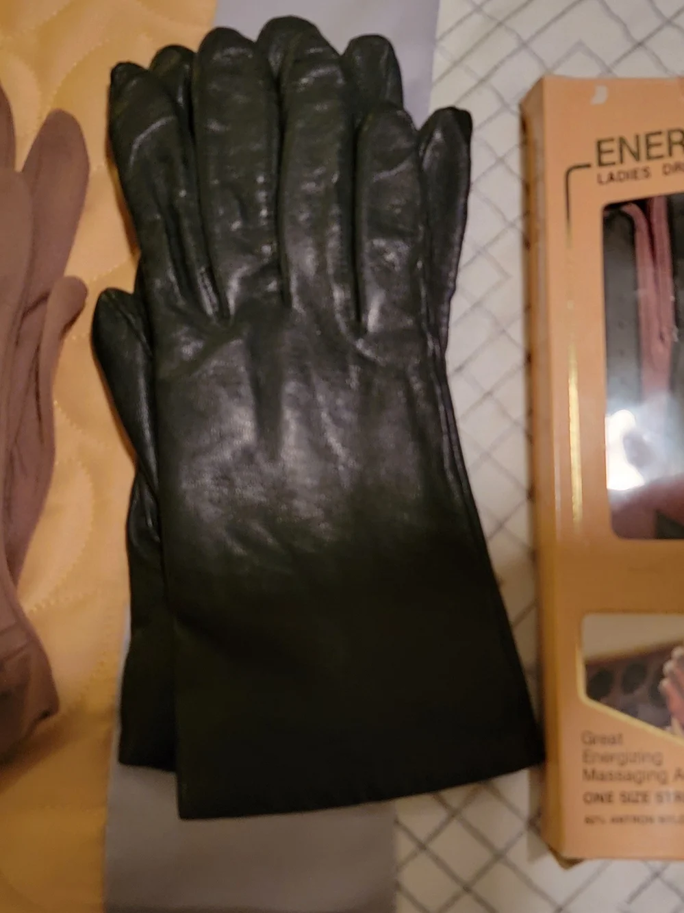 Vintage- Energizer Ladies Driving Gloves (3 pairs- 1 NIB) + free New Umbrella